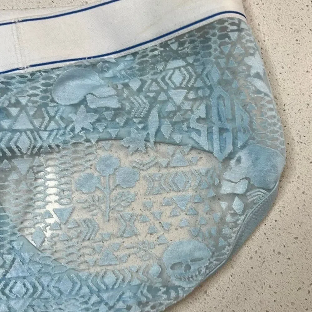 Skull & Bones like new